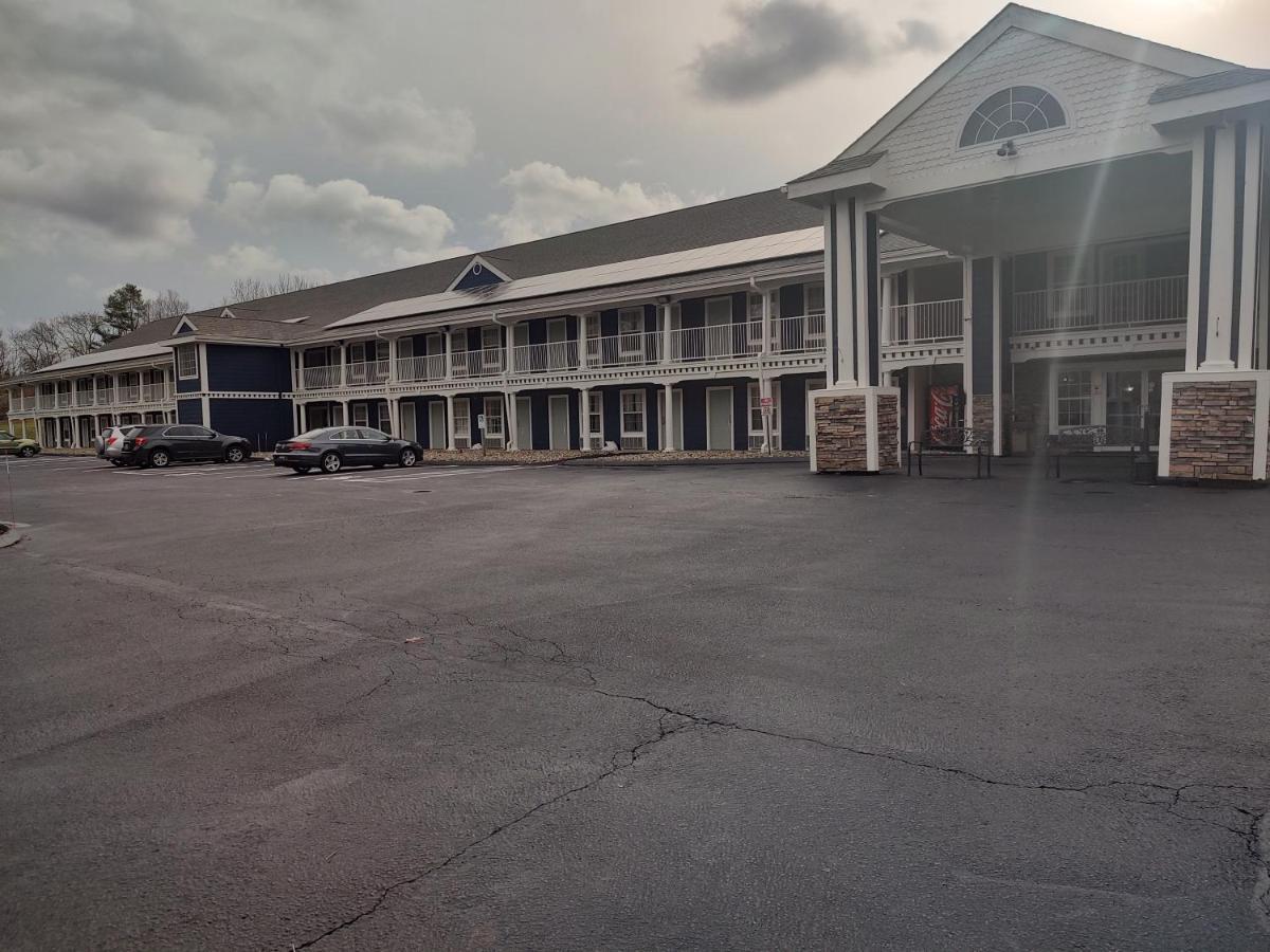 Hilltop Inn & Suites, Near Foxwoods Casino North Stonington Exterior foto
