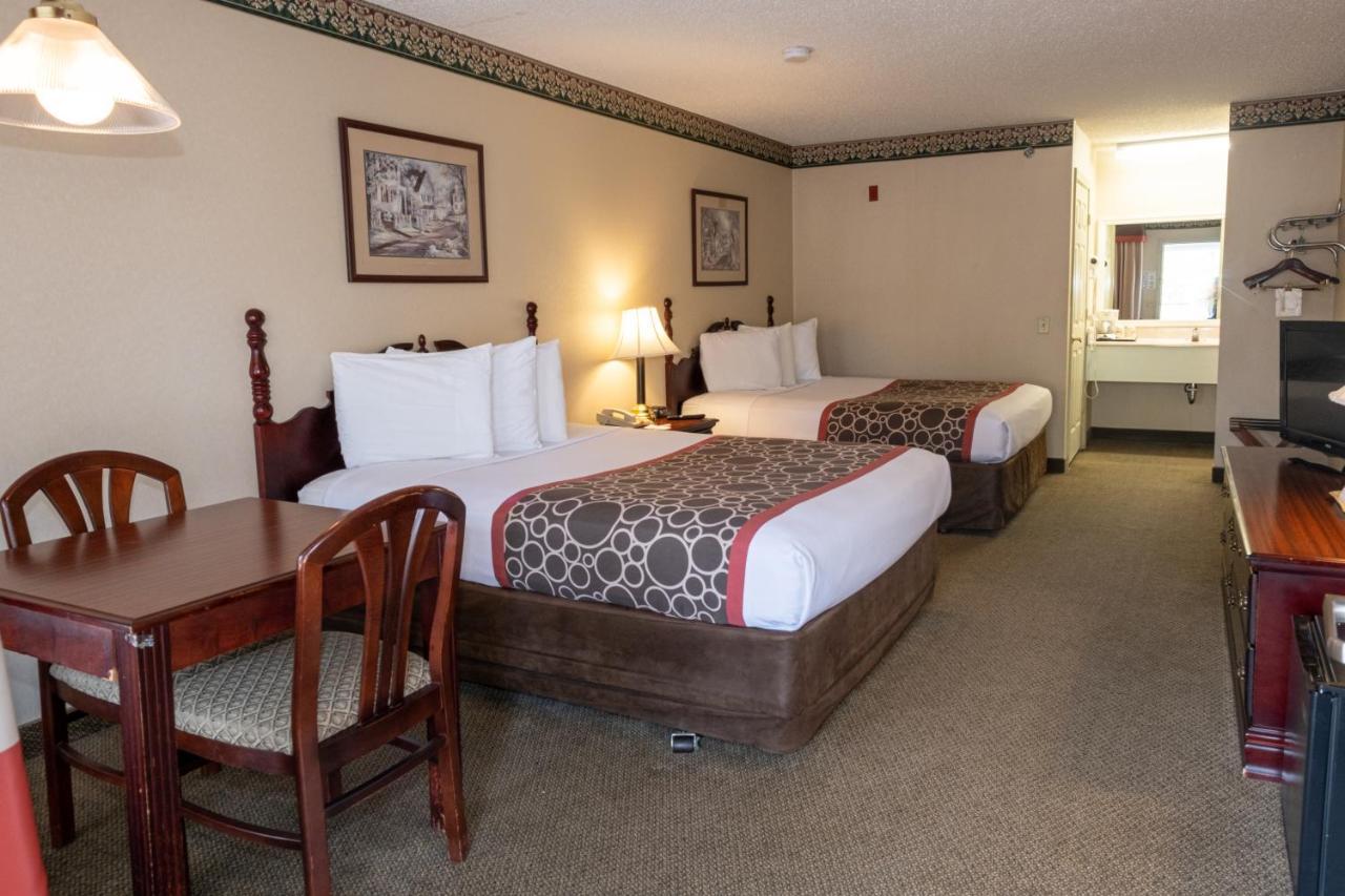 Hilltop Inn & Suites, Near Foxwoods Casino North Stonington Exterior foto